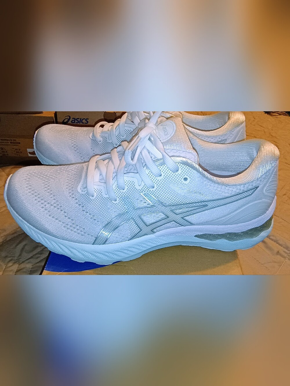 Asics WOMEN'S Gel-Nimbus 23 Women's Sz 9.5 White and Silver Running Shoes - Picture 6 of 7